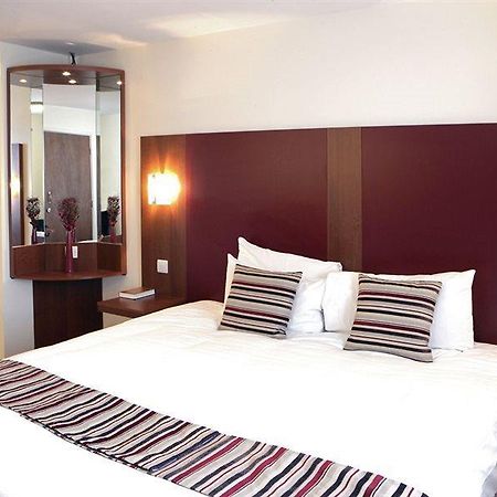 Mercure Swindon East Hotel And Spa Buitenkant foto