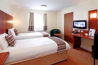 Mercure Swindon East Hotel And Spa Buitenkant foto